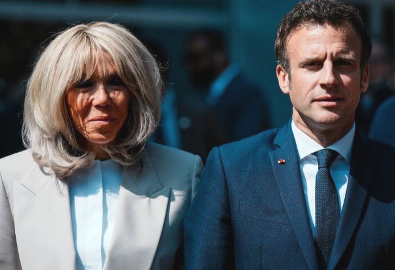 Макрон и его жена трансгендер. Жена президента Франции Брижит Макрон. Жена Макрона 2023. Бриджит Макрон трансгендер. Брижит Макрон 2000.